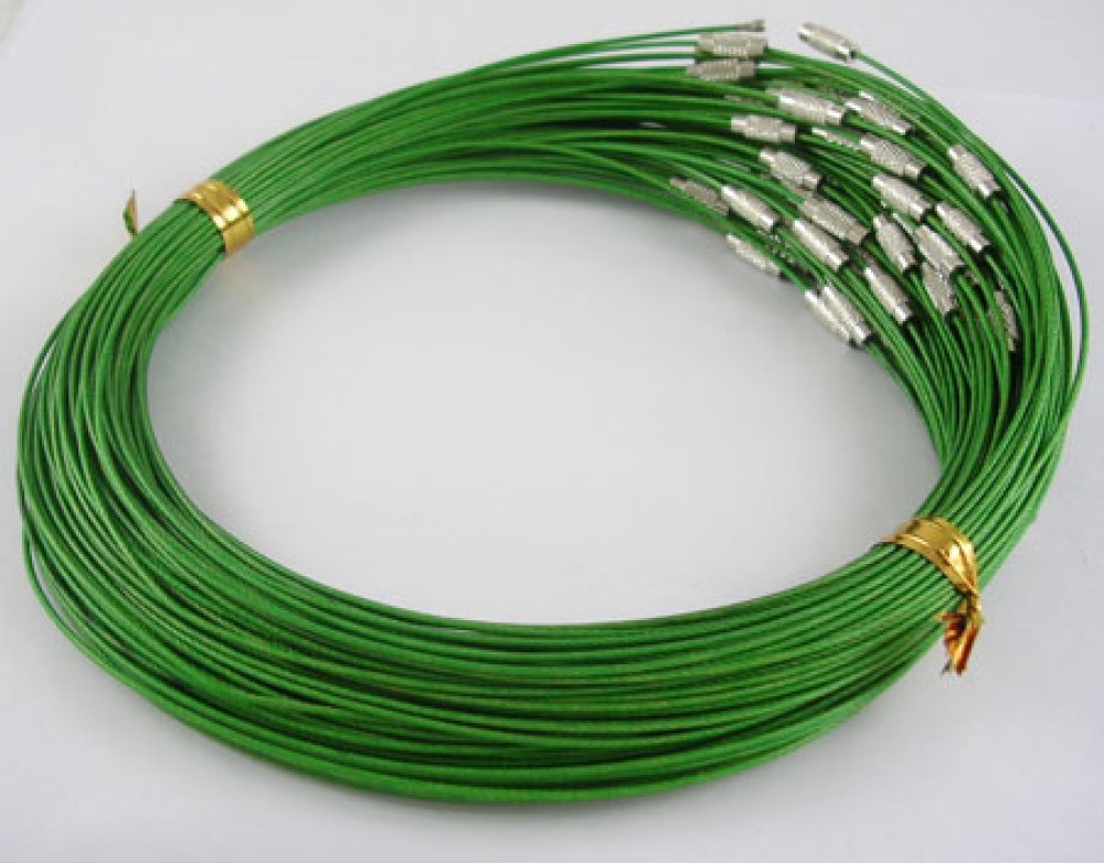 1 colar de fio rígido com cabo marinho fecho de rosca verde N°01