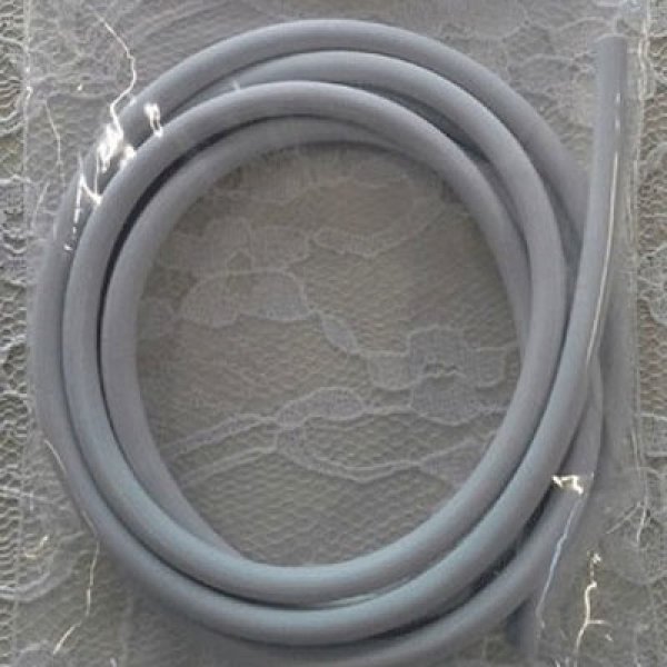 1 metro de fio oco de pvc 4 mm cinzento claro pastel