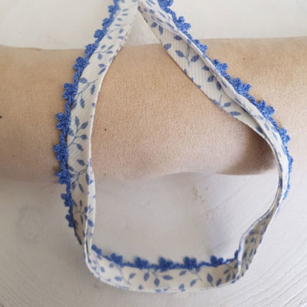 Fita de vi&eacute;s multi-floral e rendada N&deg;03 de 80 cm