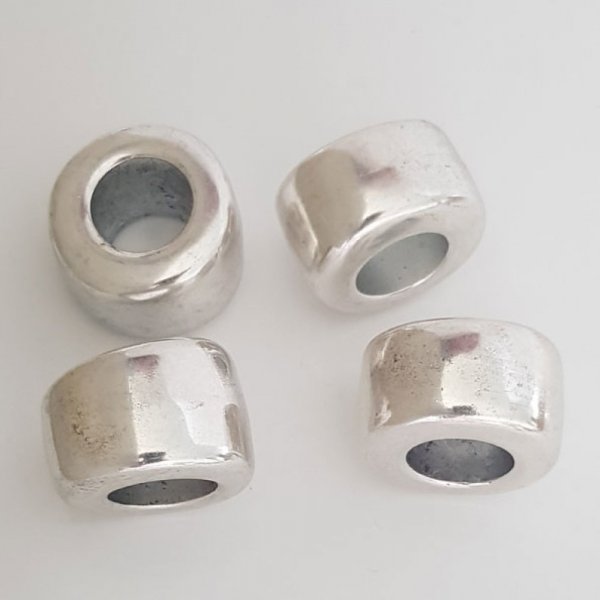 An&eacute;is para cachec&oacute;is CCB com furo grande N&deg;64