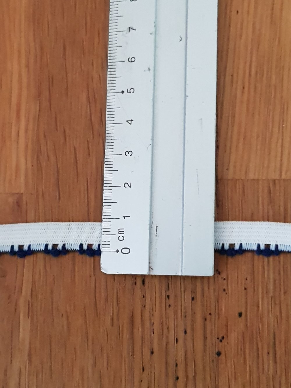 Ao metro El&aacute;stico branco fantasia 9 mm.