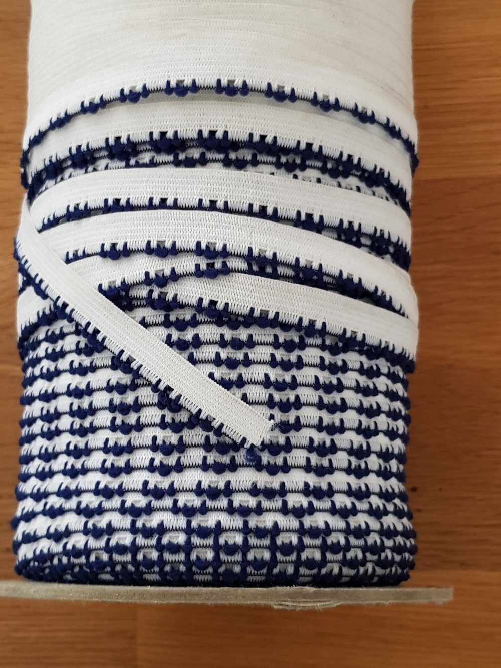 Ao metro El&aacute;stico branco fantasia 9 mm.