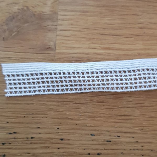 Ao metro El&aacute;stico branco fantasia 15 mm.