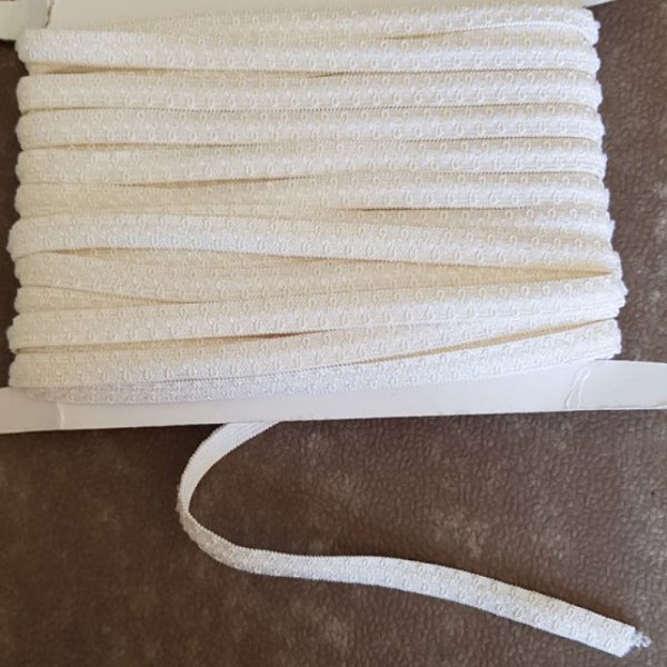 Ao metro El&aacute;stico branco fantasia 10 mm.