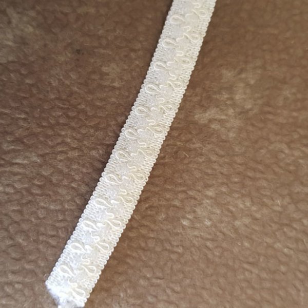 Ao metro El&aacute;stico branco fantasia 10 mm.