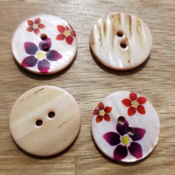 Bouton 2 trous Nacre 23 mm imprim&eacute; N&deg;09