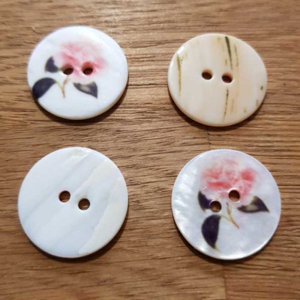 Bouton 2 trous Nacre 23 mm imprim&eacute; N&deg;11