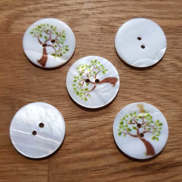 Bouton 2 trous Nacre 25 mm imprim&eacute; N&deg;05