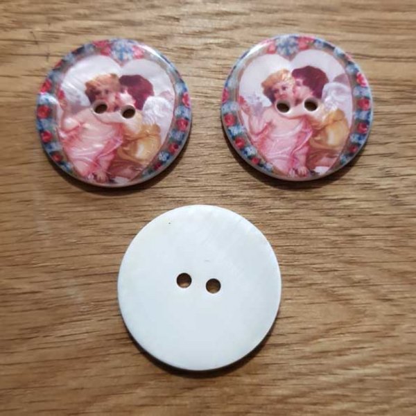 Bouton 2 trous Nacre 25 mm imprim&eacute; N&deg;07