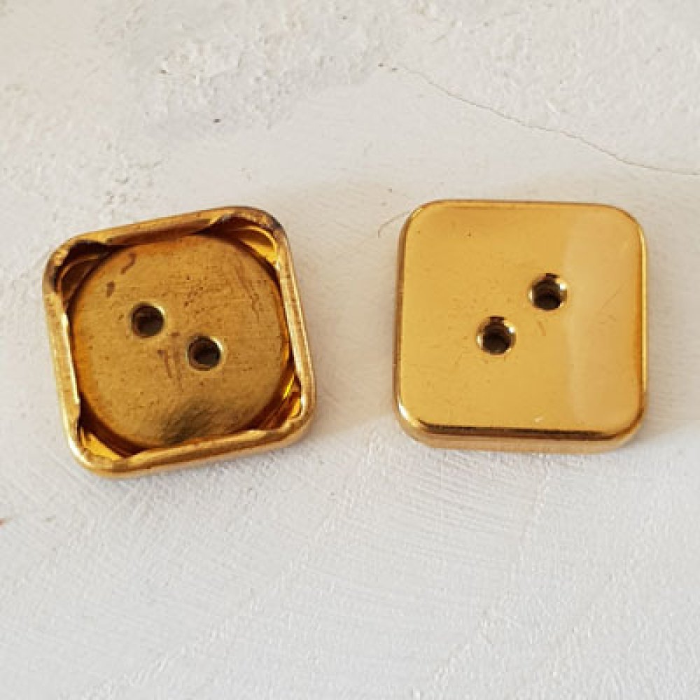 Botão quadrado dourado de 18 mm N°06