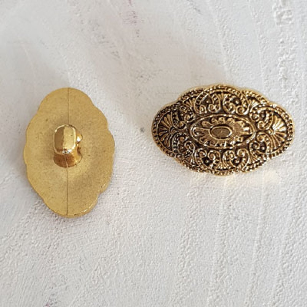 Botão dourado oval de 18 mm N°13
