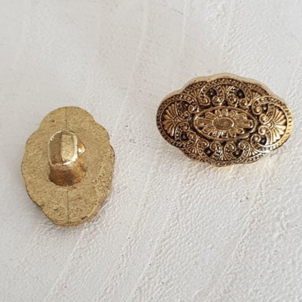 Botão dourado oval de 30 mm N°13