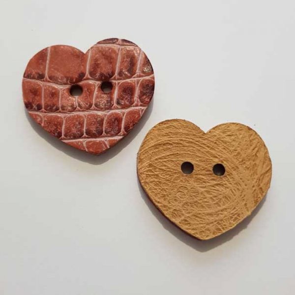 Bouton cuir vintage C&oelig;ur 38 x 44 mm N&deg;06