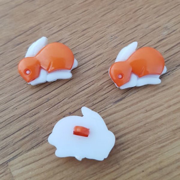 Bot&atilde;o de fantasia para crian&ccedil;a com padr&atilde;o de coelho n.&ordm; 03