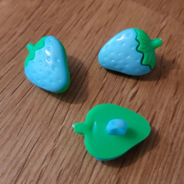 Bot&atilde;o fantasia, crian&ccedil;as, beb&eacute;s Padr&atilde;o morango N&deg;09 verde e azul claro