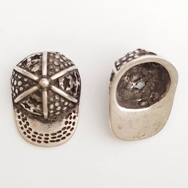 Chap&eacute;u Charm N&deg;07 em zamak