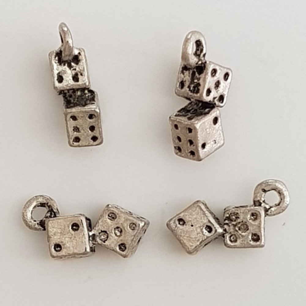 Pendente de dados de jogo em prata