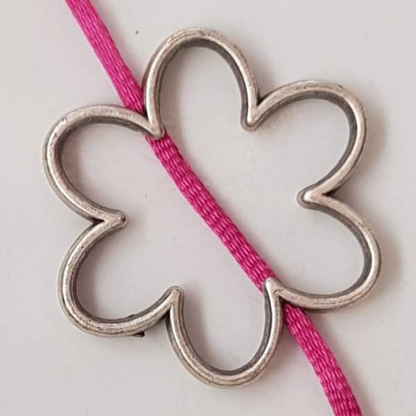 Amuleto de flor Metal N&deg;010 Prata