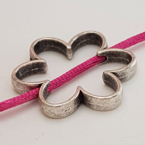 Amuleto de flor Metal N&deg;010 Prata