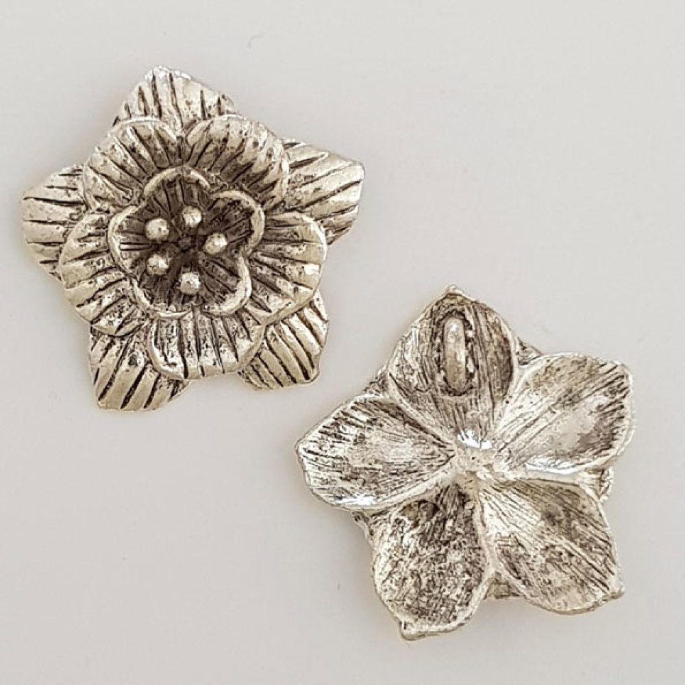 Pendente flor em metal N°013 Prata