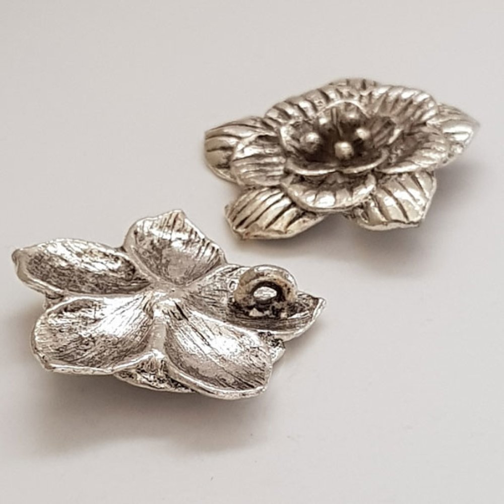 Pendente flor em metal N°013 Prata