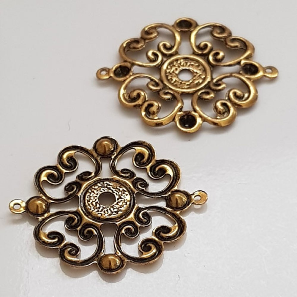 Pendente flor em metal N°019 dourado