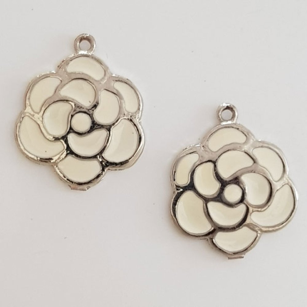 Pendente flor em metal N°030 Prata