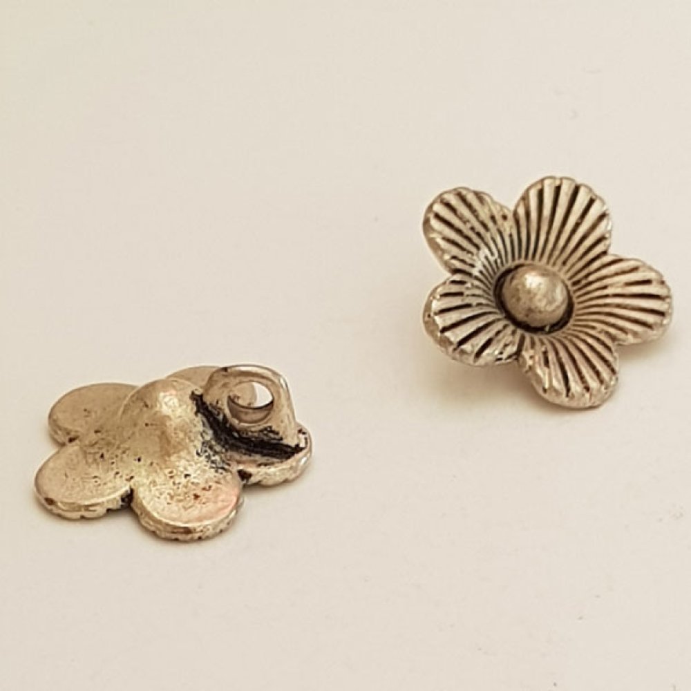 Pendente flor em metal N°041 Prata