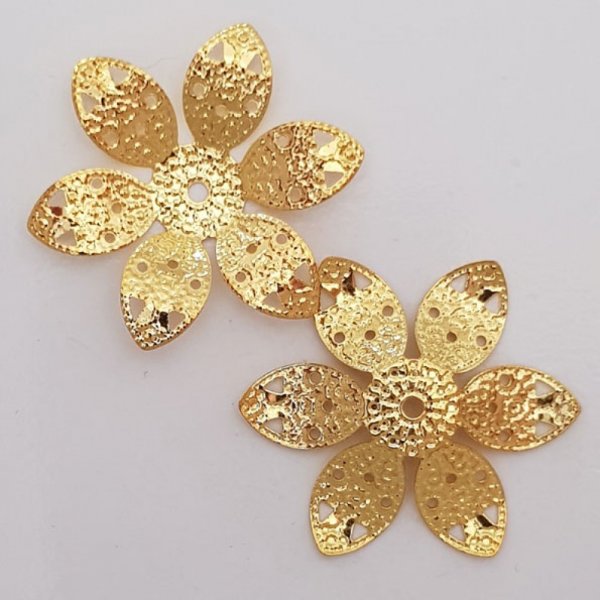 Pendente flor em metal N&deg;058 dourado