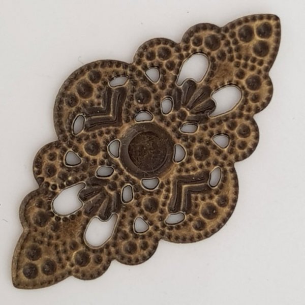 Pendente Flor em metal N&deg;097 Grava&ccedil;&atilde;o em bronze