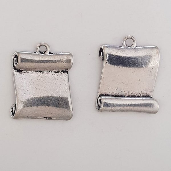 Pendente de livro Pergaminho grimoire N&deg;02 Prateado.