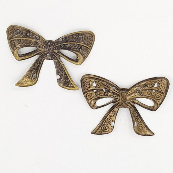 Pendente n&oacute; N&deg;06, conector de n&oacute; em filigrana em metal bronze fino 39 x 26 mm