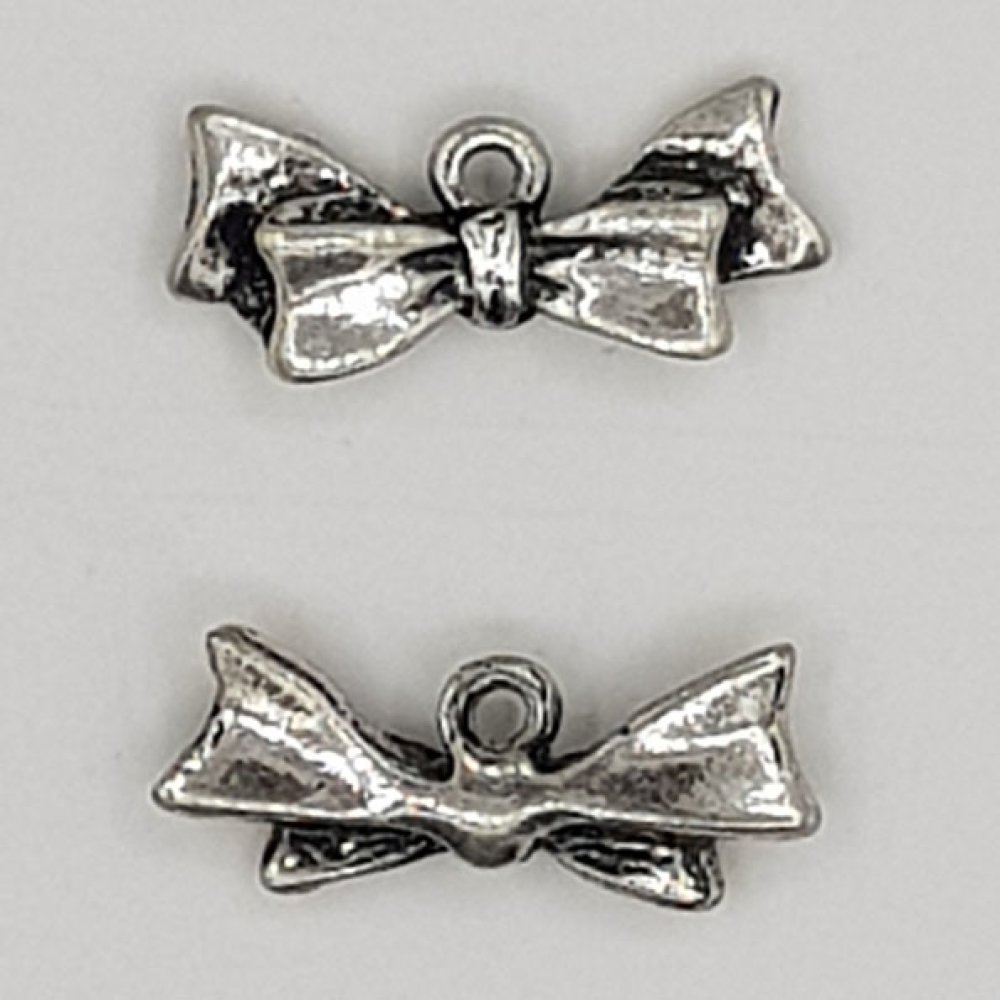 Pendente gravata-borboleta em prata N°20 Pendente gravata-borboleta em metal prateado