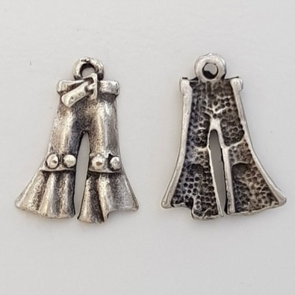 Charme para cal&ccedil;as N&deg;02 Prateado.