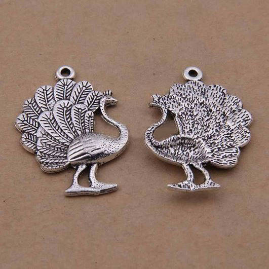 Pendente Peacock em metal prateado-01 Pingente Peacock 