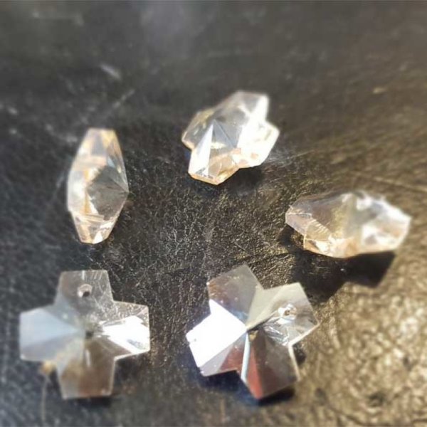 Pendente flor facetada em vidro N&deg;01-01