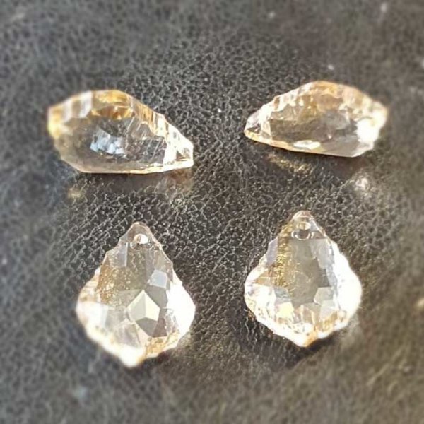 Pendente em gota de vidro facetado N&deg;01-01