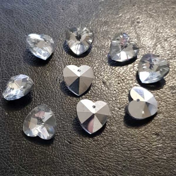 Pingente cora&ccedil;&atilde;o em vidro facetado N&deg;01-01