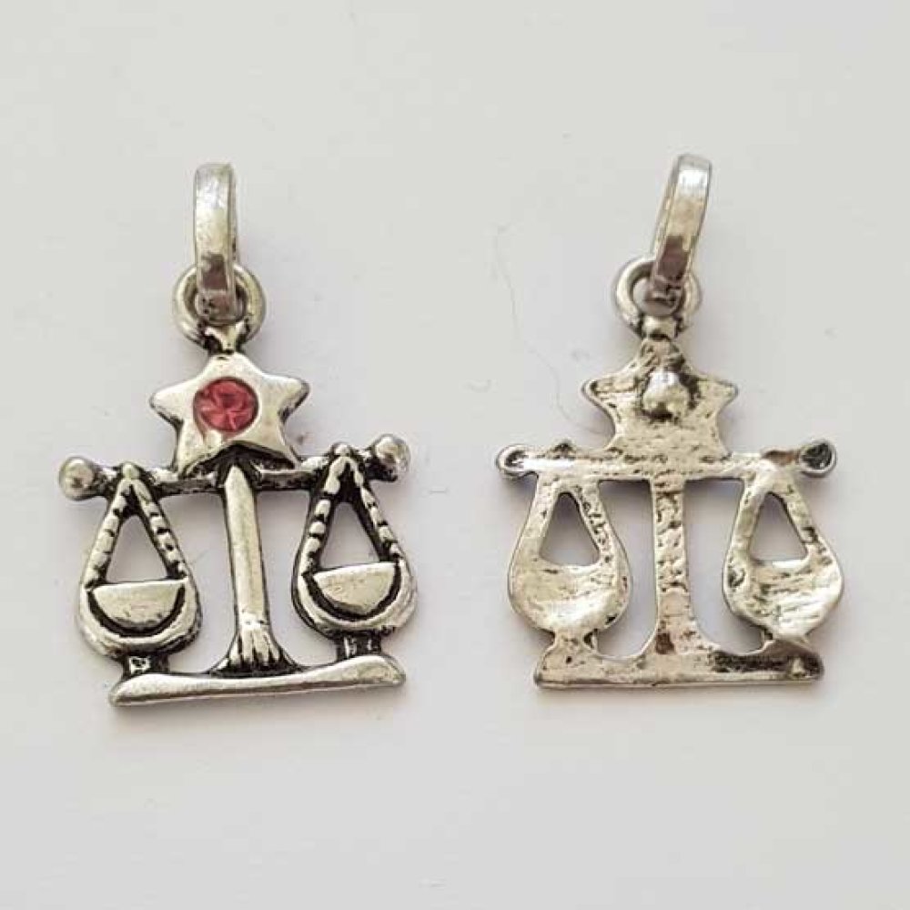 Pendente signo do zodíaco Libra Metal prateado N°03 com strass