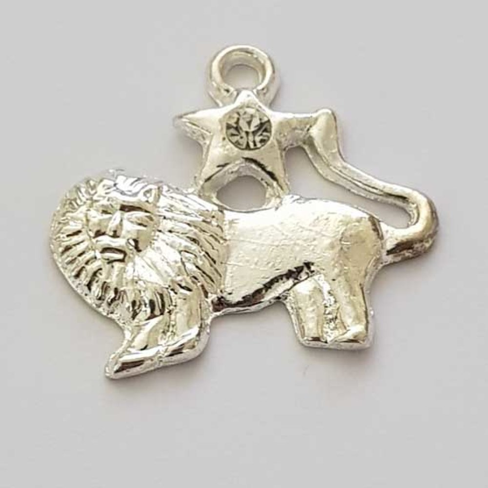 Pendente signo do zodíaco Leo Metal prateado N°04 com strass