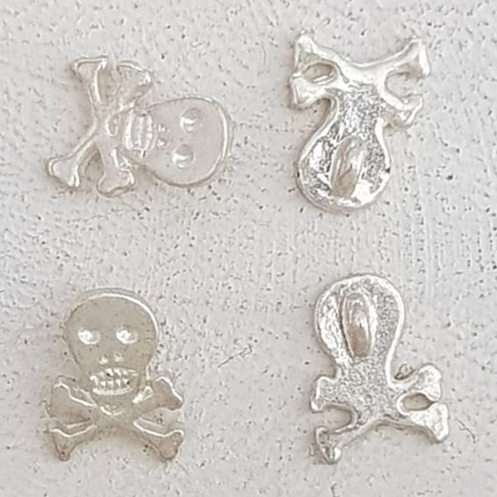 Pendente caveira e ossos cruzados N°22