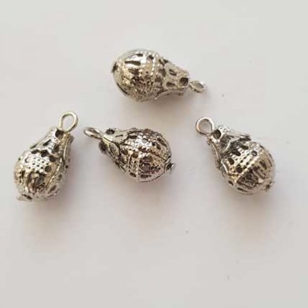 Pendente em prata com orif&iacute;cios N&deg;01-02