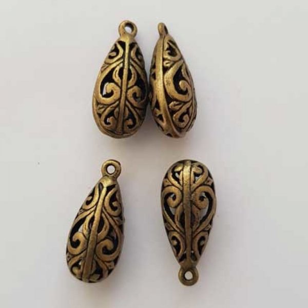 Amuleto em forma de gota a c&eacute;u aberto N&deg;03-01