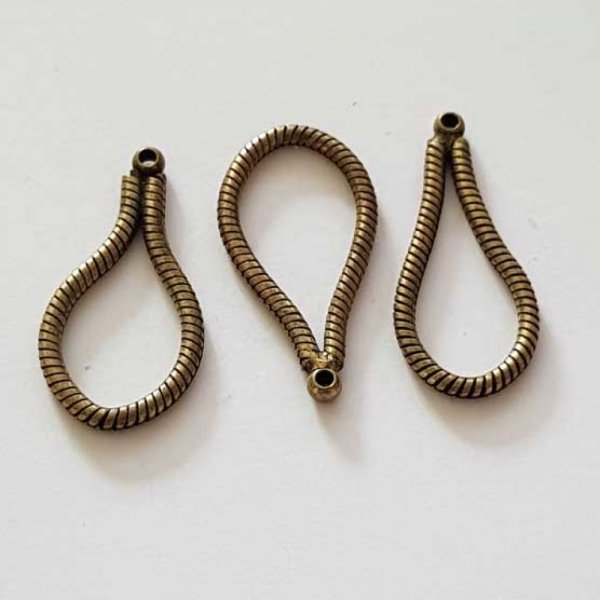 Breloque goutte ajour&eacute; N&deg;13 Bronze Dor&eacute; Vieilli