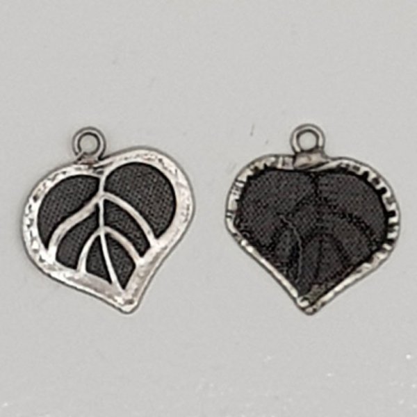 Amuletos em forma de cora&ccedil;&atilde;o N&deg;28 A