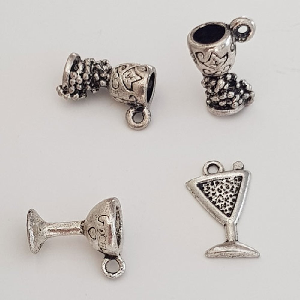 Amuletos de vidro N°03 Lote de 4 peças.