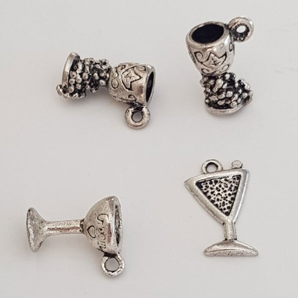 Amuletos de vidro N&deg;03 Lote de 4 pe&ccedil;as.