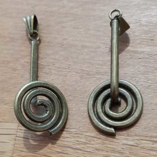 Fecho em espiral em bronze PM