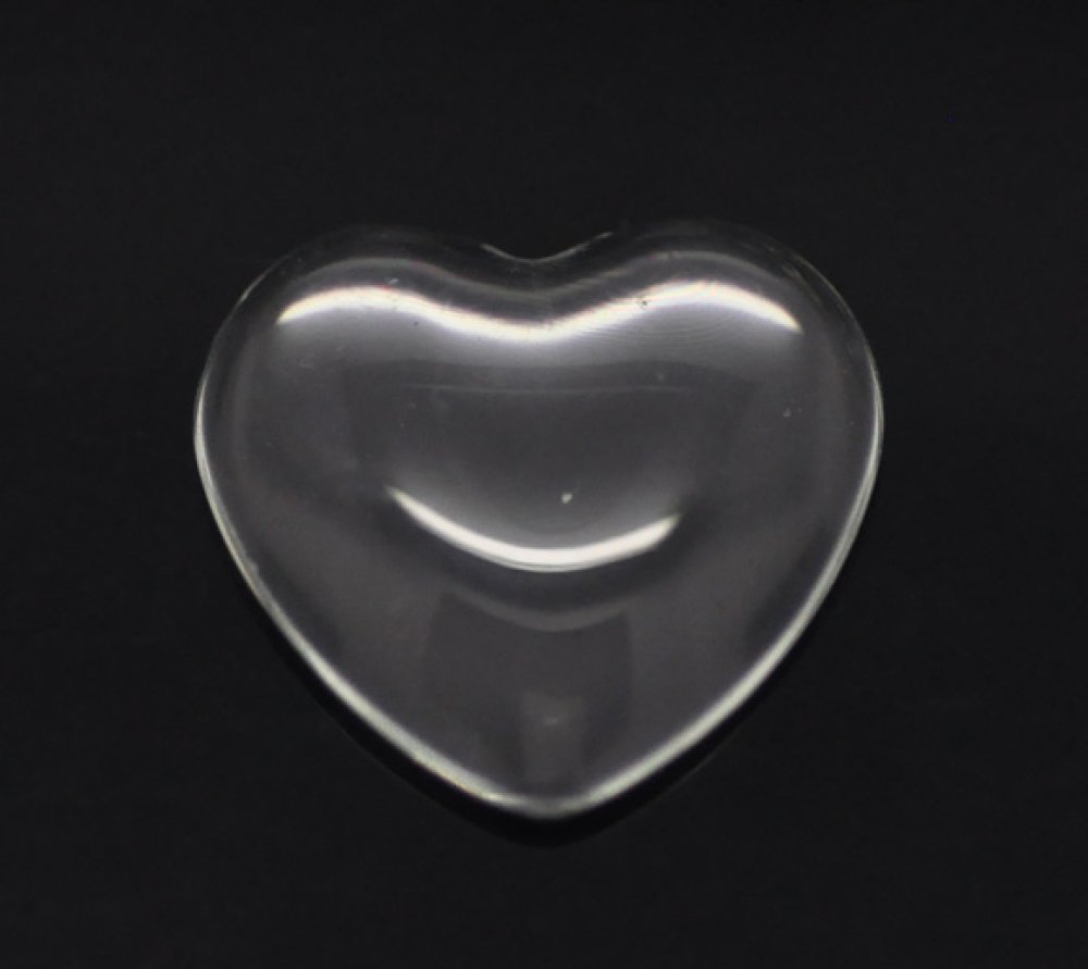 Coração cabochão 17 x 18 mm em vidro transparente rebarbado N°23
