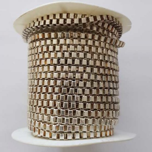 Corrente de malha quadrada de 4 mm Prata